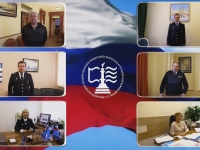 "Узнай Конституцию РФ - # Решаем 2020"...